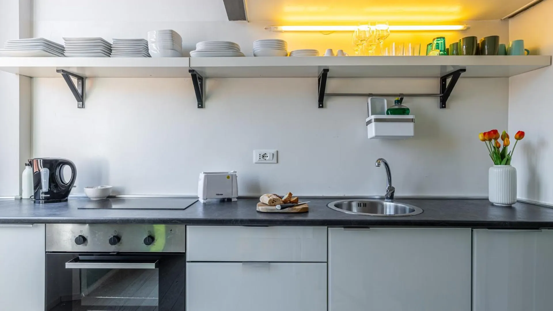 Risorgimento Modern And Central Studio In Milan 0*,  Italie